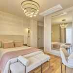 Açık renk yatak odası dekorasyonu